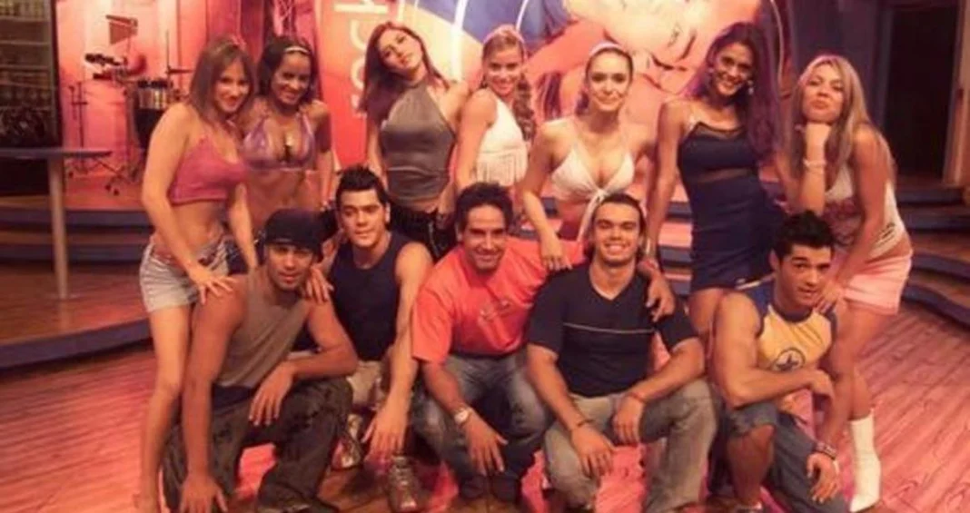 Ex chica 'Mekano' se reinventa en plataforma para adultos por necesidad económica.