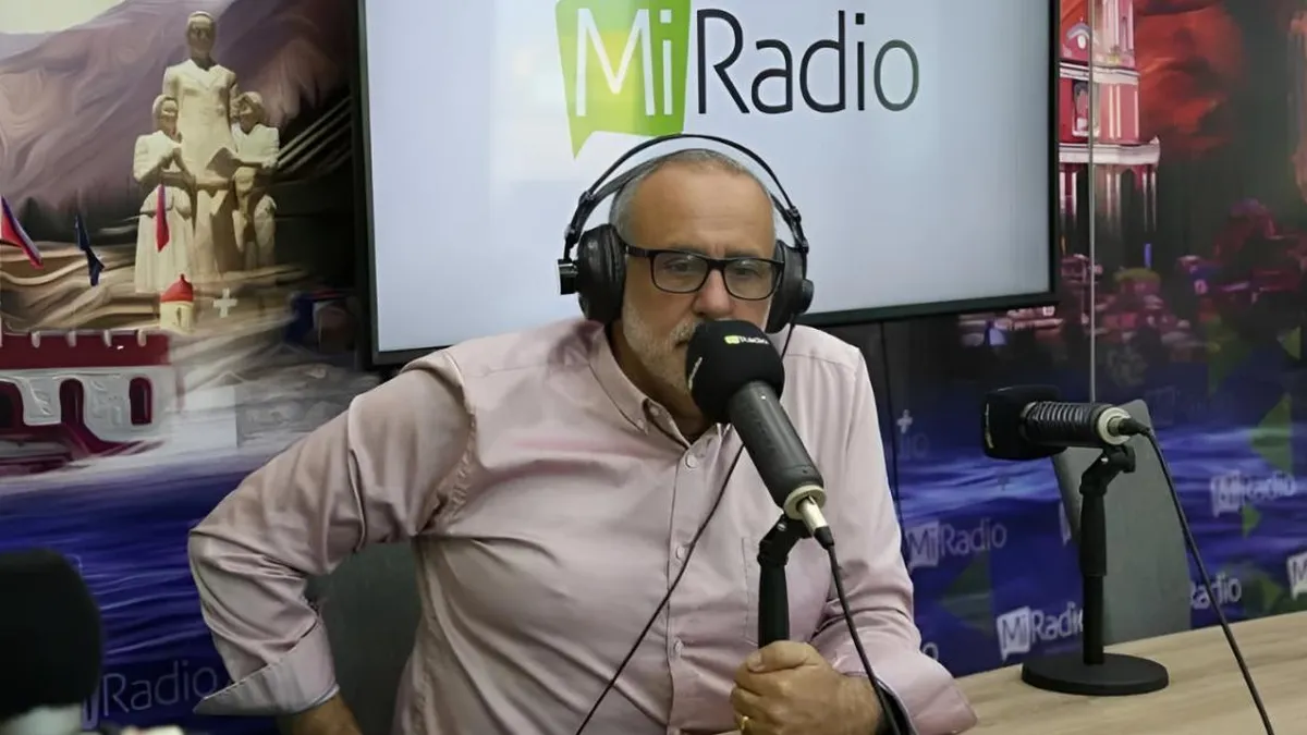 Roberto Dueñas se disculpa públicamente tras amenazar a un juez y su hijo en protestas.