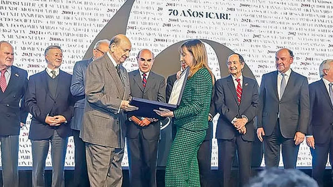 Karen Thal reflexiona: 'Duele Chile' en el 70° aniversario de Icare.