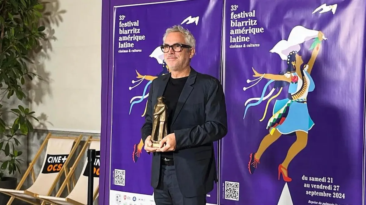 Alfonso Cuarón recibe el "Abrazo de Honor" en el Festival de Biarritz por su trayectoria.