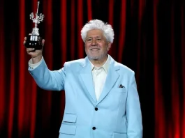 Pedro Almodóvar en San Sebastián: “El cine me lo ha dado todo” al recibir premio honorífico.