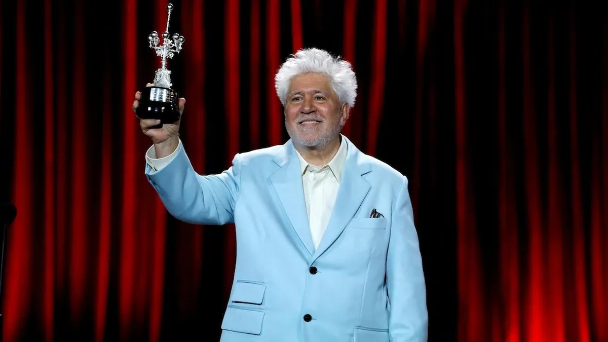 Pedro Almodóvar en San Sebastián: “El cine me lo ha dado todo” al recibir premio honorífico.