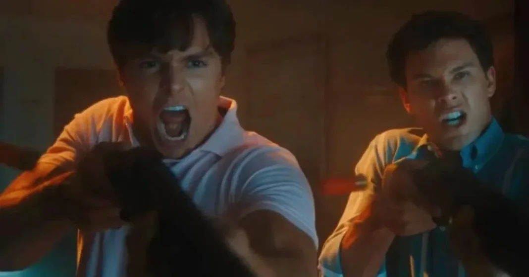 Descubre el oscuro relato de los hermanos Menéndez en 'Monstruos: La historia de Lyle y Erik'.