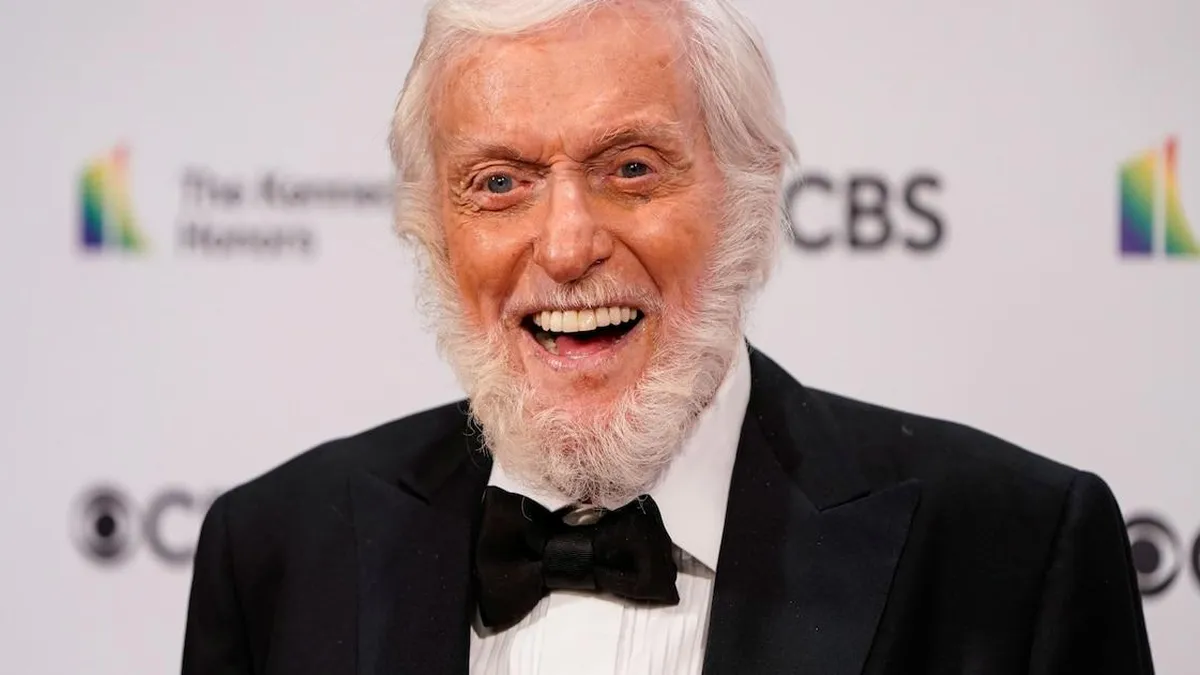 Dick Van Dyke a los 98: descubriendo el secreto de su longevidad y energía.