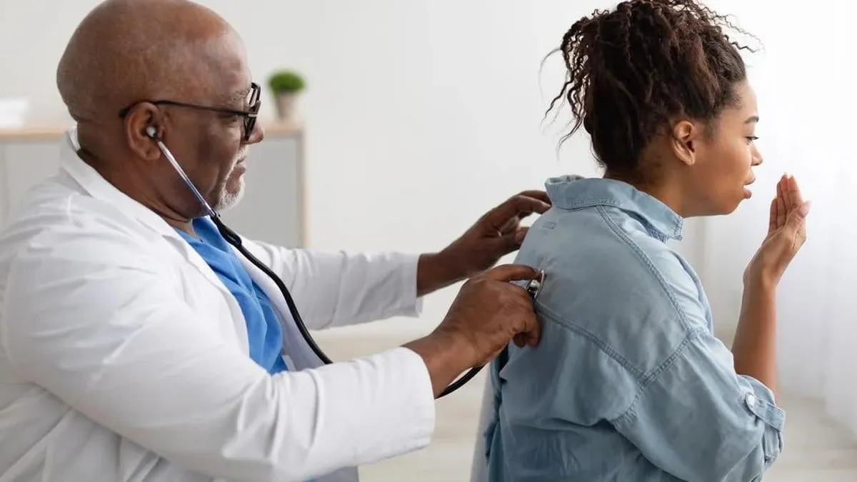 Prepárate para la temporada de COVID y gripe con estos consejos de expertos.