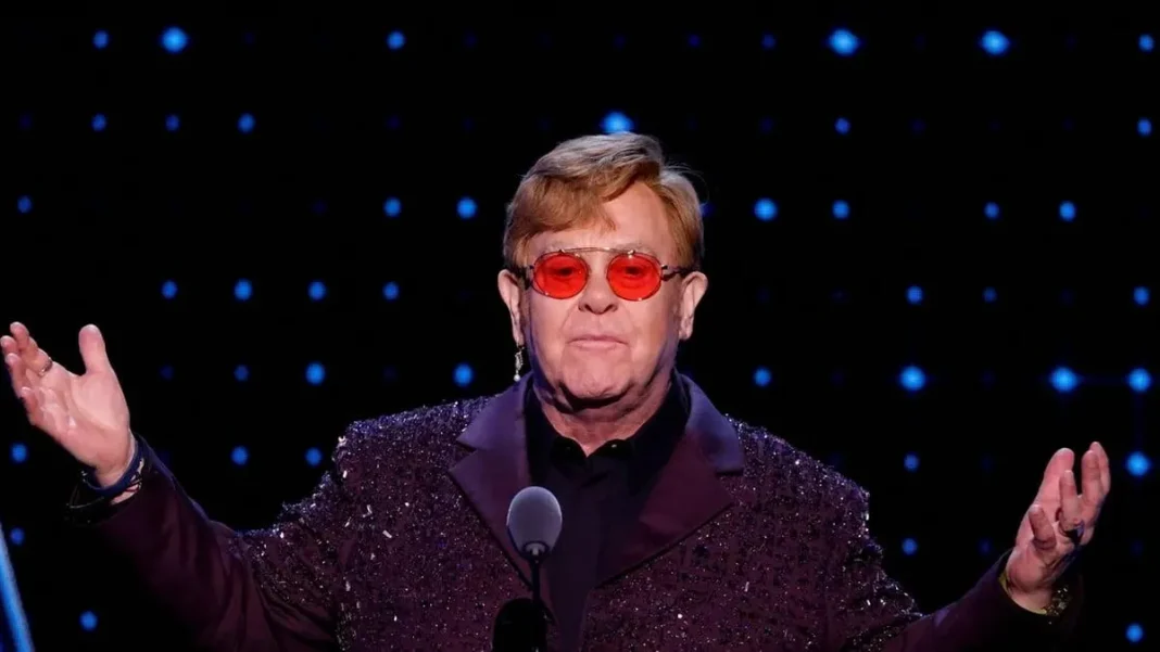 Los hijos de Elton John expresan su temor por su ausencia en momentos clave.