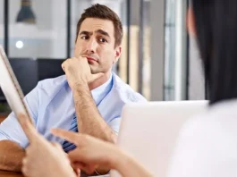 Descubre las señales clave para identificar una mentira a simple vista.