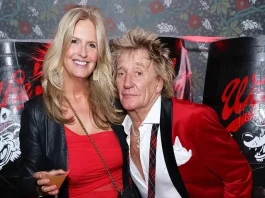 Rod Stewart aclara los rumores sobre su matrimonio en una reciente entrevista.