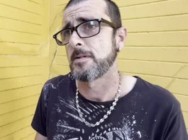 Denuncian fraude tras acusaciones de agresión y cambio de sexo para evadir la justicia.