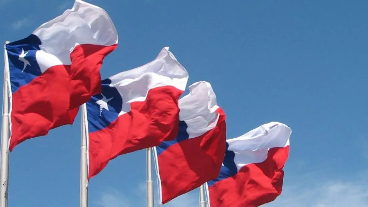 Fiestas Patrias 2024: Conoce las multas por izar incorrectamente la bandera chilena.