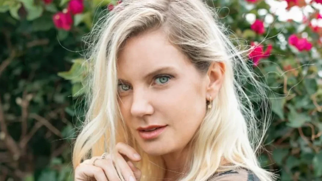 Javiera Acevedo comparte su perspectiva sobre el término 'madre soltera'.