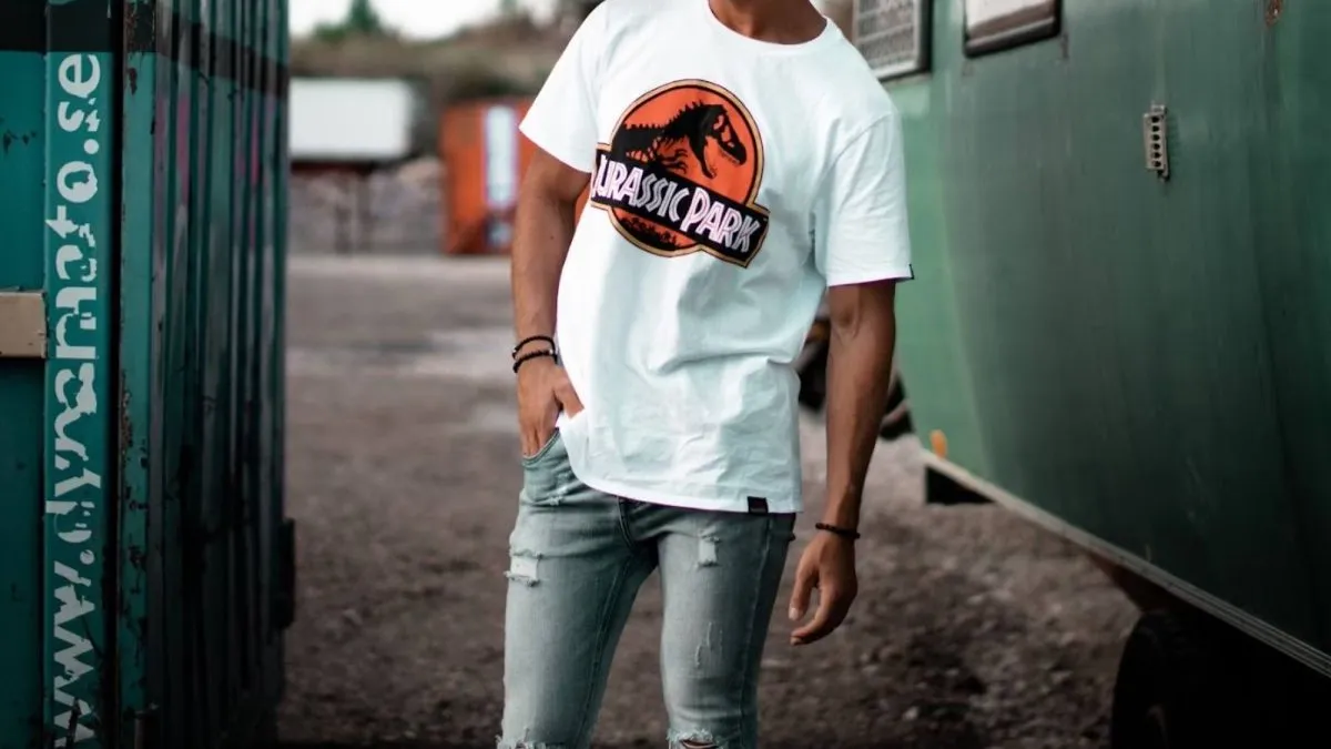 Poleras gráficas: donde la cultura pop se encuentra con el estilo y la nostalgia.