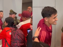 River Plate llega a Chile: un recibimiento intenso en el Aeropuerto de Pudahuel.