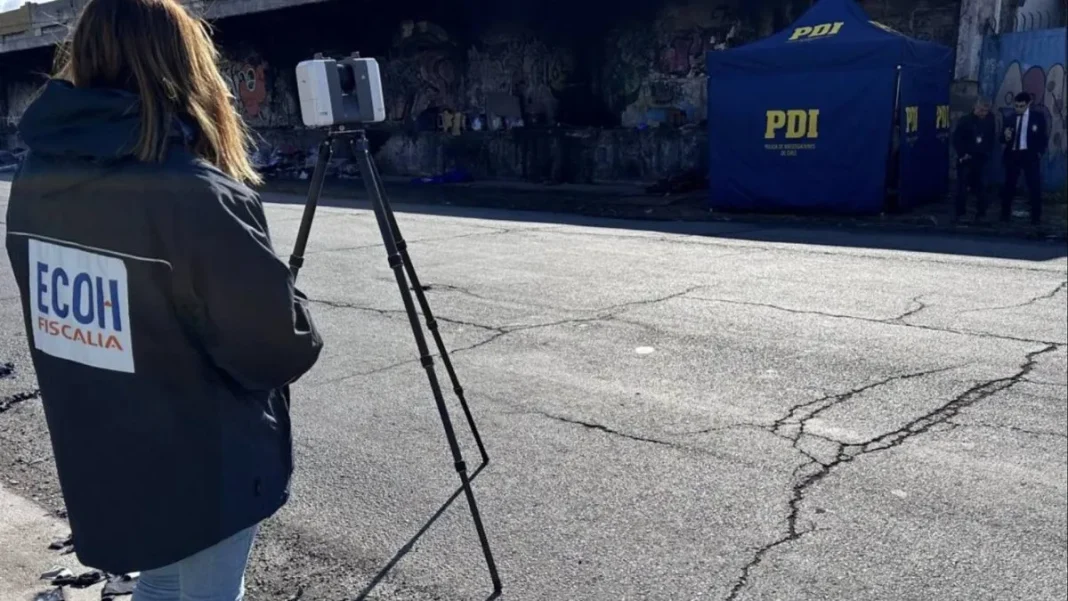 Horror en Estación Central: encuentran cadáver amarrado y apuñalado en el cuello.