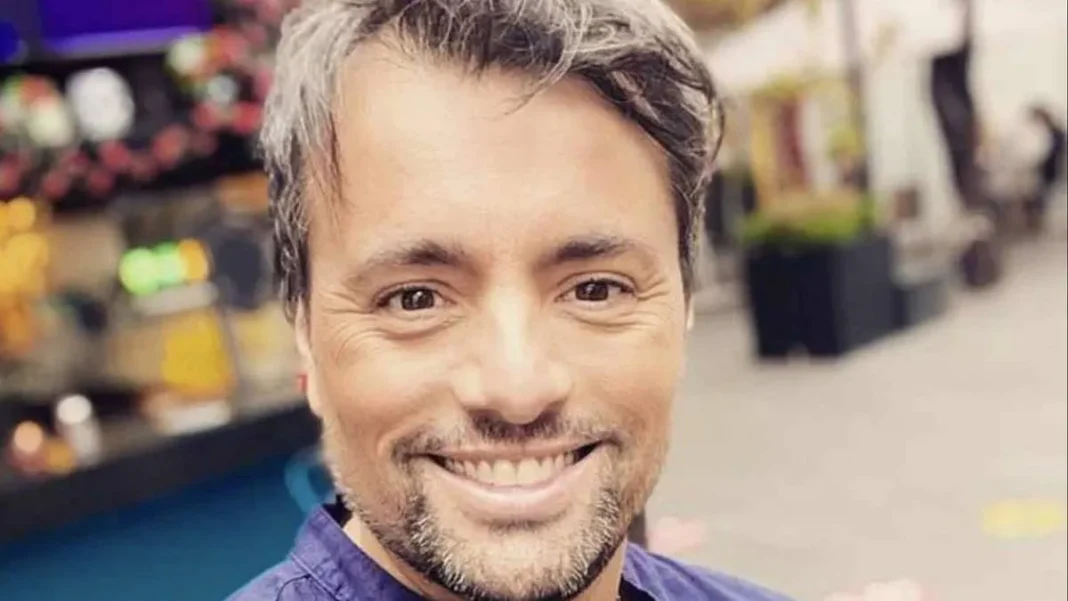 Hoy tocó... Daniel Valenzuela presenta a su guapa polola con un tierno beso a la cámara.