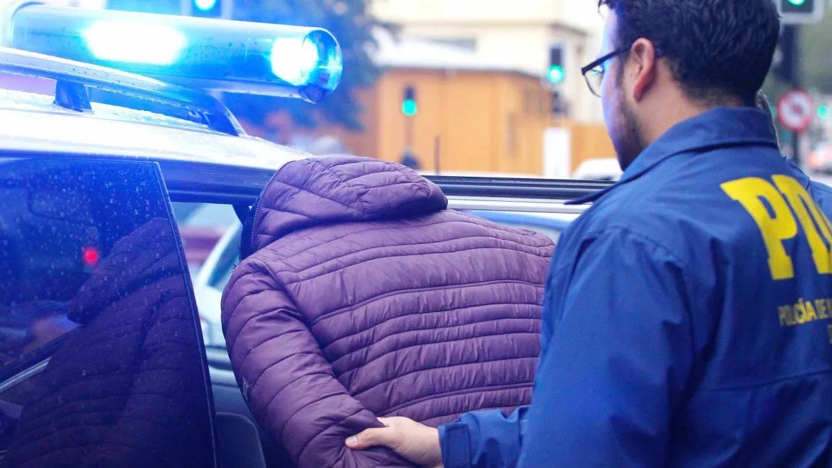 Detienen a padres de bebé de 6 meses en Curicó tras hallazgo de fractura de cráneo. Detienen a padres de bebé de 6 meses en Curicó tras hallazgo de fractura de cráneo.