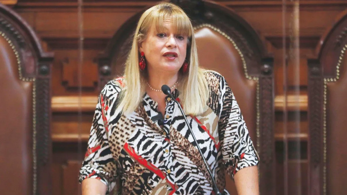 Carabineros allanan el hogar de Ángela Vivanco y confiscan nuevos dispositivos electrónicos.