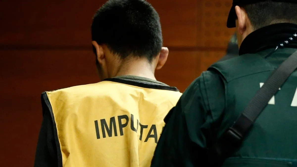 Detienen a hombre por abusar de una niña de 13 años a través de un videojuego.