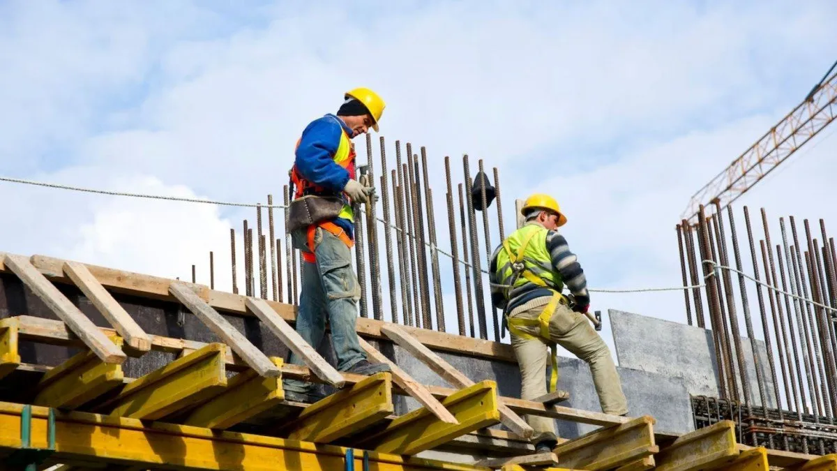 Quiebra de constructora que edificó más de 30 edificios en el país: un impacto significativo.