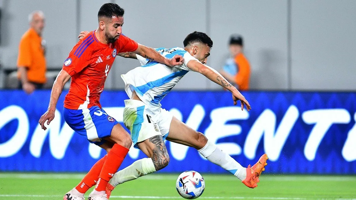 Posibles cambios en La Roja: la alineación que podría sorprender a Argentina. Posibles cambios en La Roja: la alineación que podría sorprender a Argentina.