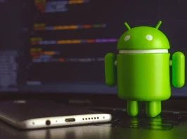 Descubre la función del pequeño orificio en la parte superior de tu Android.