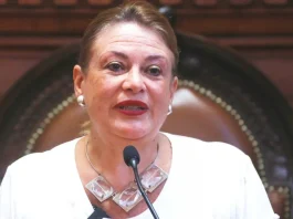 Corte Suprema suspende a Ángela Vivanco tras revelación de chats con Luis Hermosilla.