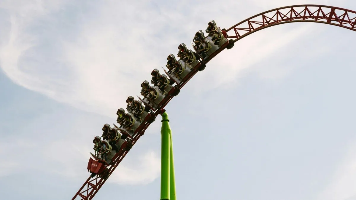 Descubre el mejor asiento en montañas rusas según un ingeniero experto.