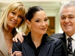 Hernán Calderón sorprende a Kel con un emotivo regalo tras su juramento como abogada.