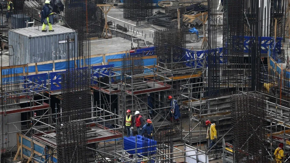 Descubre la estrategia clave de la constructora para evitar la quiebra en tiempos difíciles.