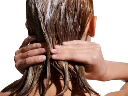 Sernac investiga a empresa de shampoo por reclamos de caída de cabello e irritación.