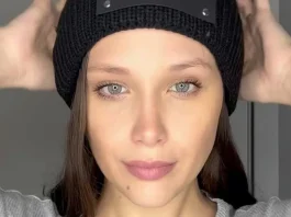 Descubre el accesorio de moda de Barbie Vélez para brillar esta primavera.