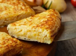 Tortilla de papas baja en calorías: ¡disfruta sin aceite y llena de sabor!