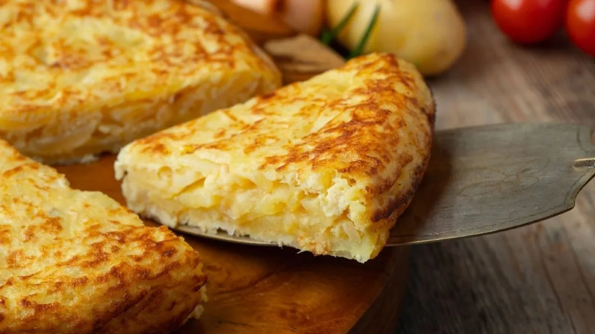 Tortilla de papas baja en calorías: ¡disfruta sin aceite y llena de sabor!