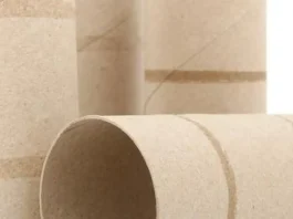 Transforma rollos de papel higiénico en encantadoras velas en forma de corazón.