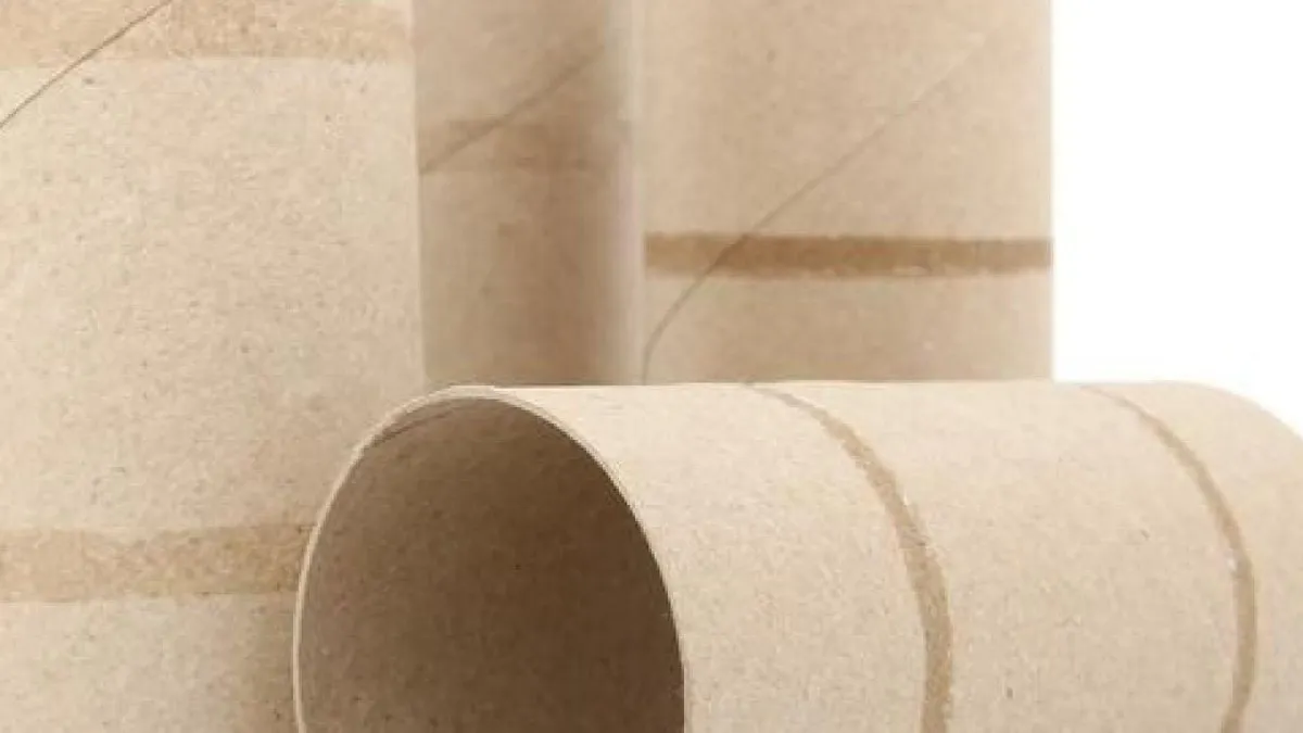 Transforma rollos de papel higiénico en encantadoras velas en forma de corazón. Transforma rollos de papel higiénico en encantadoras velas en forma de corazón.