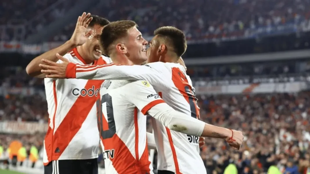 River Plate celebra mientras Colo Colo enfrenta un escándalo previo a la Libertadores.