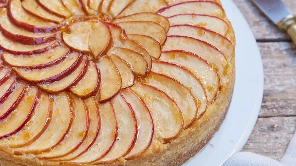 Deliciosa torta de manzana: ¡preparala en minutos y disfruta de la merienda!