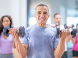 Ejercicios en casa para mantenerte en forma y fuerte después de los 50 años.