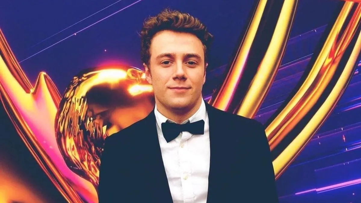 Renato Conserva deslumbra en la ceremonia de los Premios Emmy 2024. ¡Un momento inolvidable!