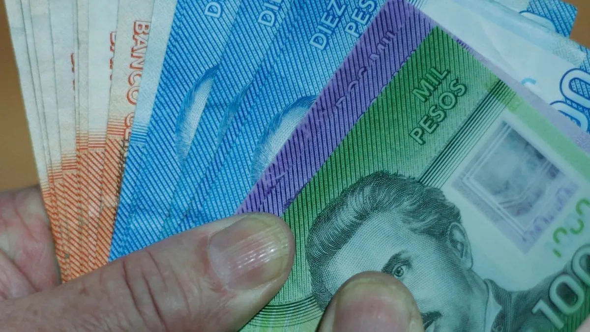 Detienen a tesorera por apropiarse de $2 millones del curso de su hija.