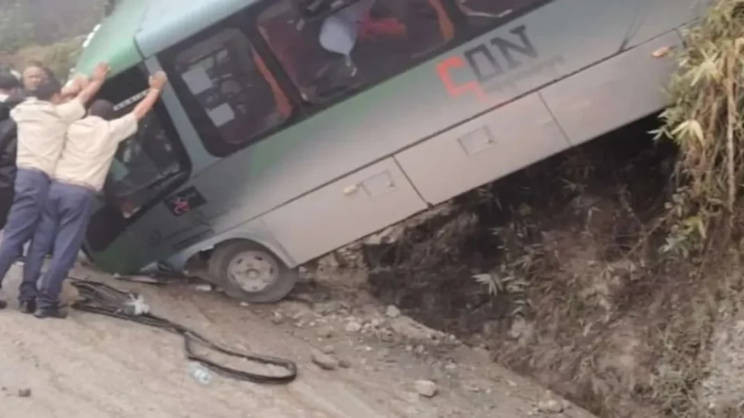 Accidente en Machu Picchu: tres turistas chilenos en estado de salud reservado.
