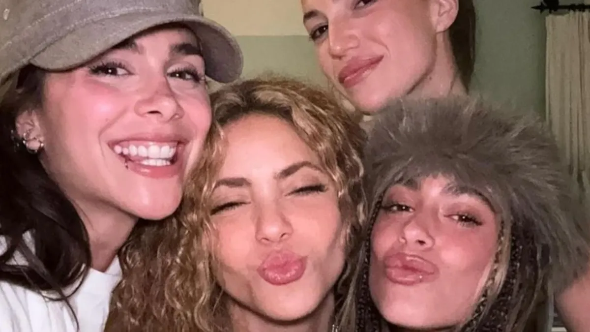 Shakira disfruta de la soltería con amigas famosas: 'Es un estado mental'. Shakira disfruta de la soltería con amigas famosas: 'Es un estado mental'.
