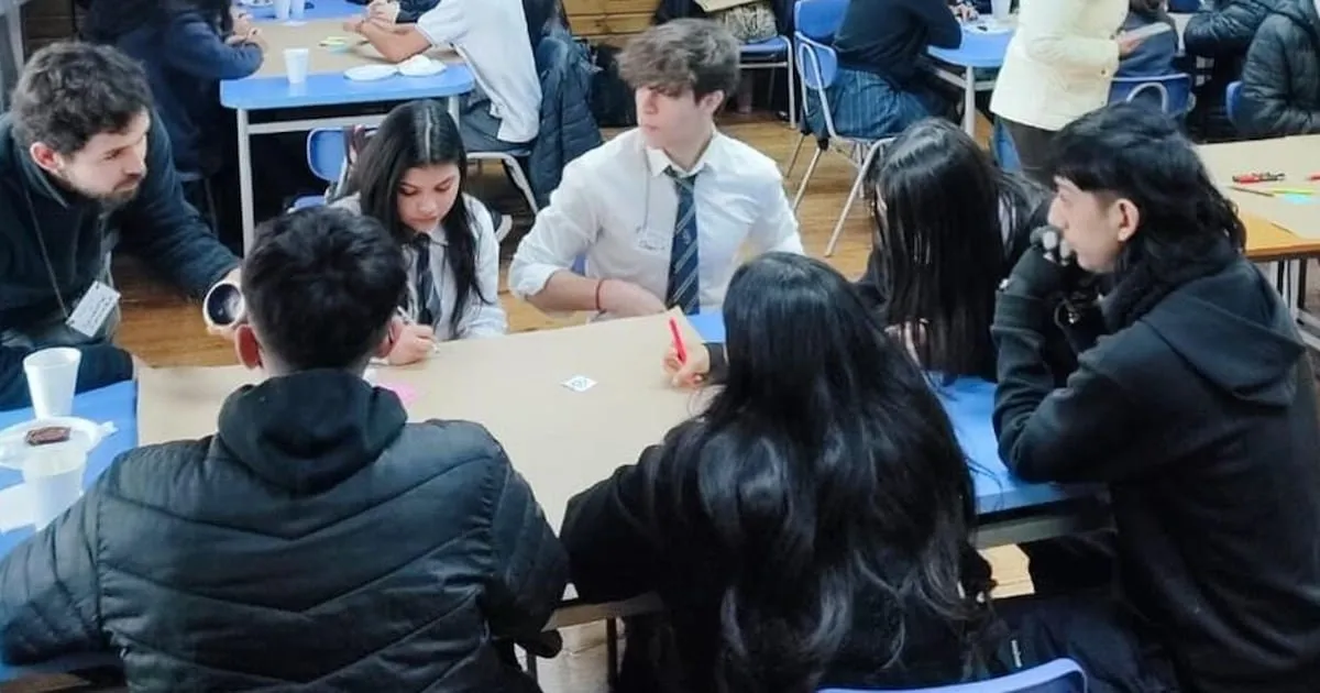 Descubre cuándo y quiénes pueden solicitar el adelanto del 'Bono por Logro Escolar'.