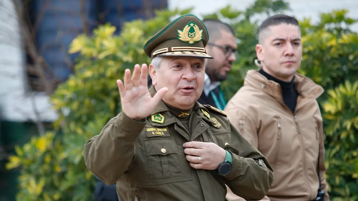 Gobierno exige la renuncia del general director de Carabineros por formalización. Gobierno exige la renuncia del general director de Carabineros por formalización.