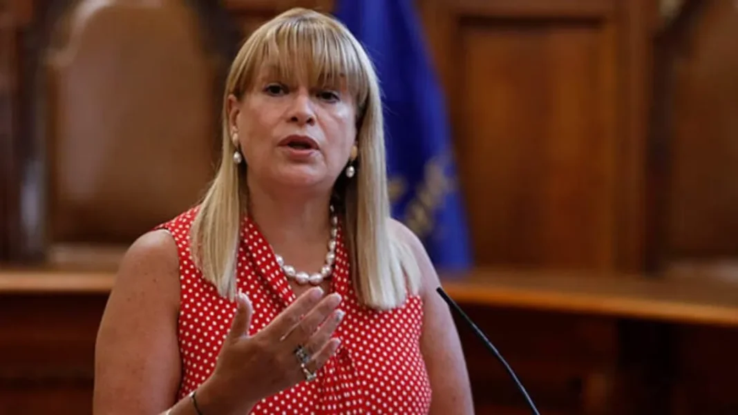 Ángela Vivanco critica sanciones de la Corte Suprema y la UC por filtraciones.