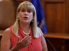 Ángela Vivanco critica sanciones de la Corte Suprema y la UC por filtraciones.