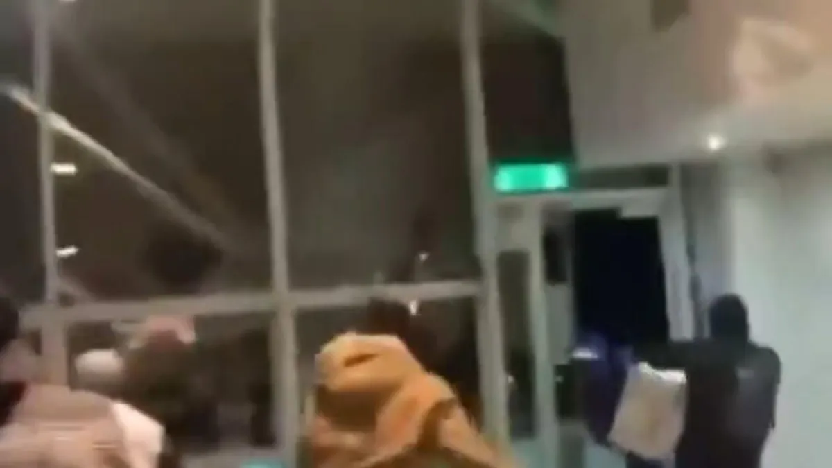 Violenta confrontación en el aeropuerto de Calama entre hinchas de Colo Colo y Cobreloa.