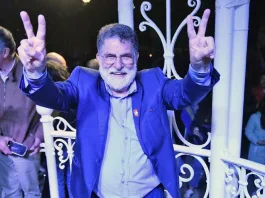Luis Cuvertino reelecto gobernador de Los Ríos en primera vuelta con gran apoyo.