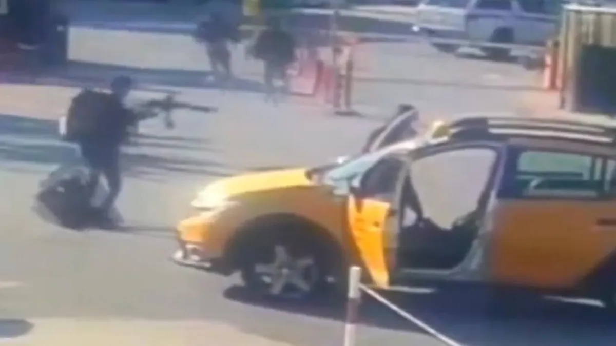 Terroristas atacan una empresa estatal en Ankara: momento del asalto captado en video.