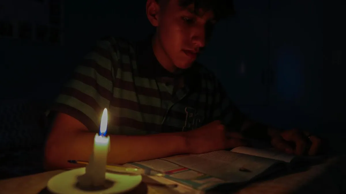 Crisis energética en Ecuador: cortes de luz aumentan a 14 horas diarias.